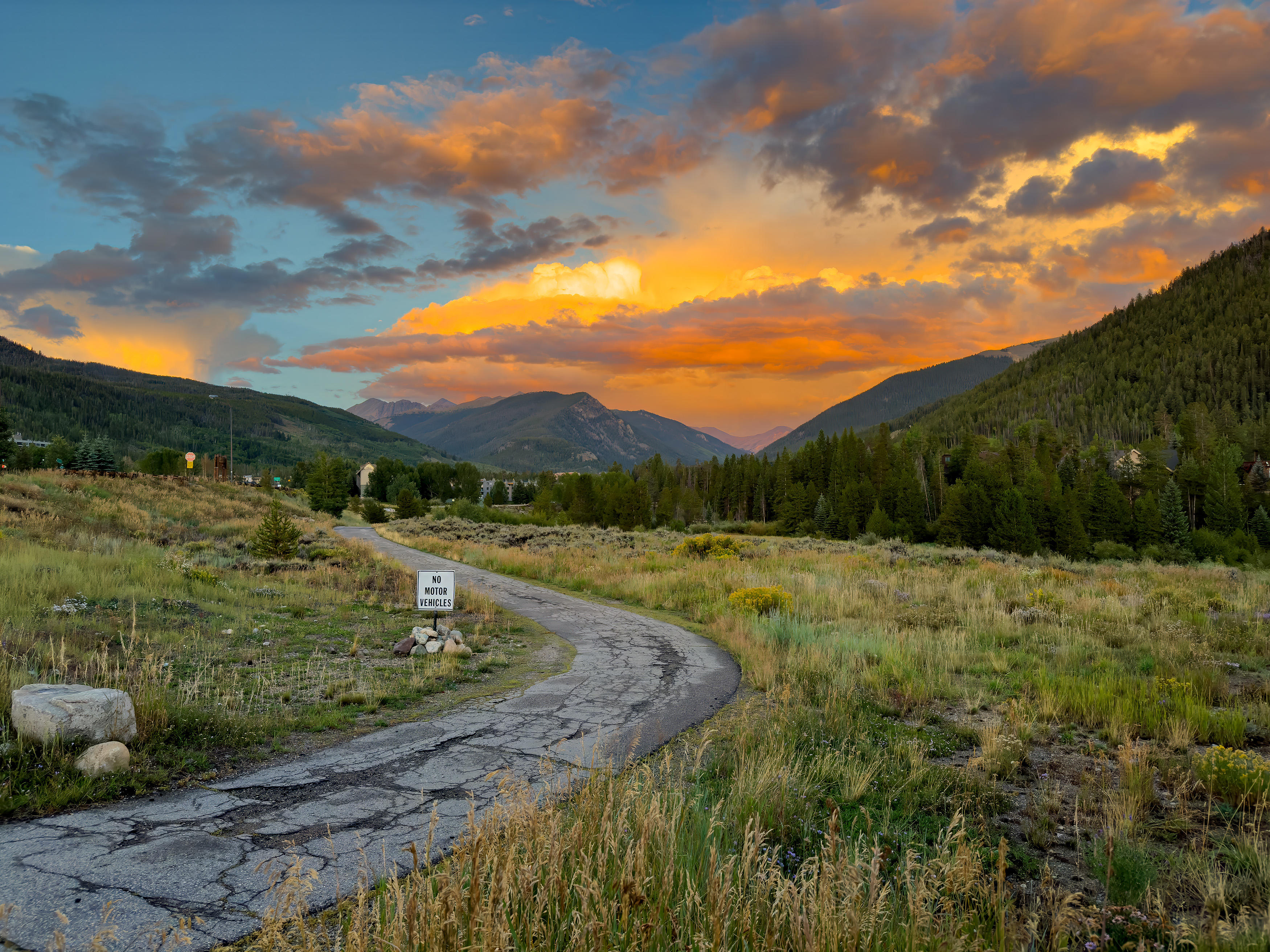 Image of recreation path and sunset in Keystone.
